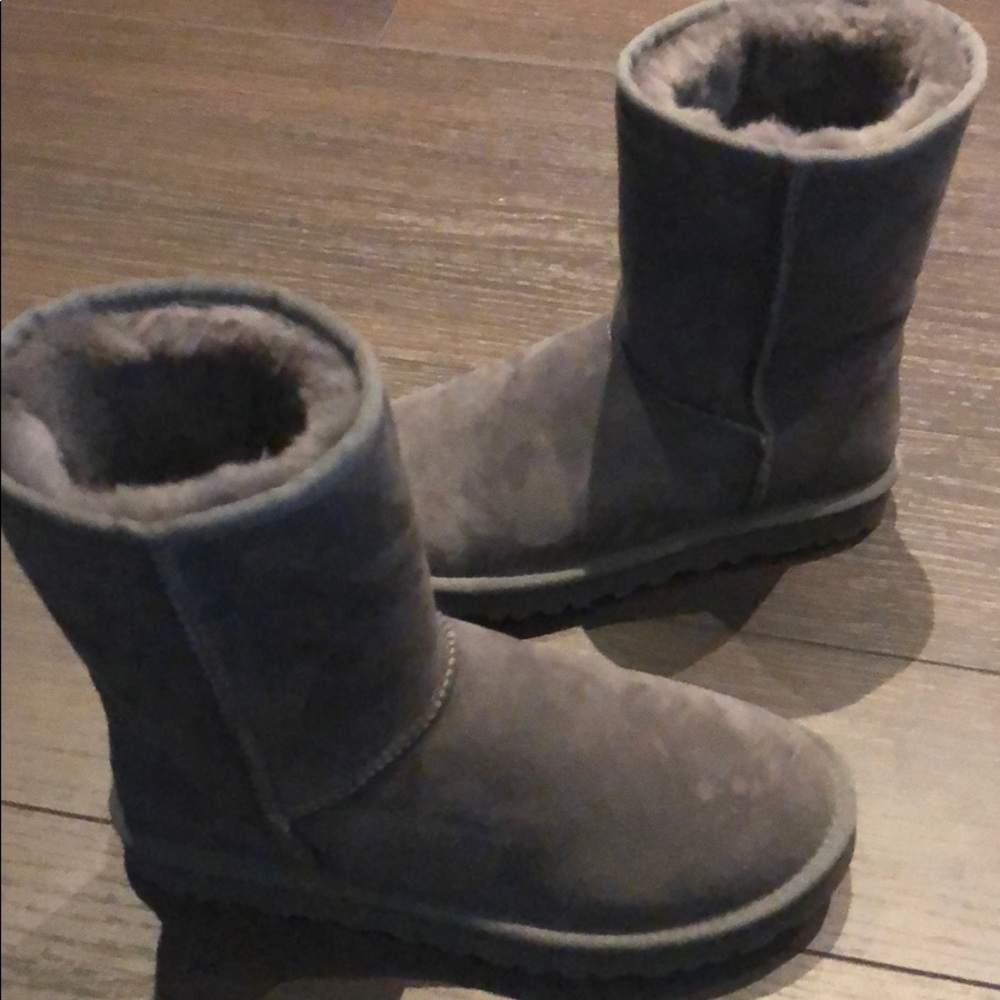 UGGS Short Boot